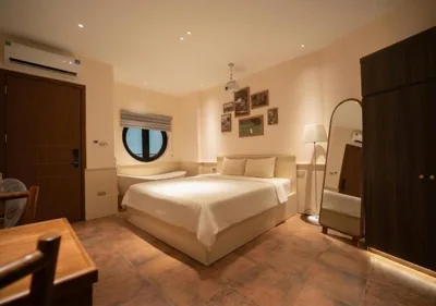 Deluxe Double Room with Bath — Amsphere Homestay & Restaurant